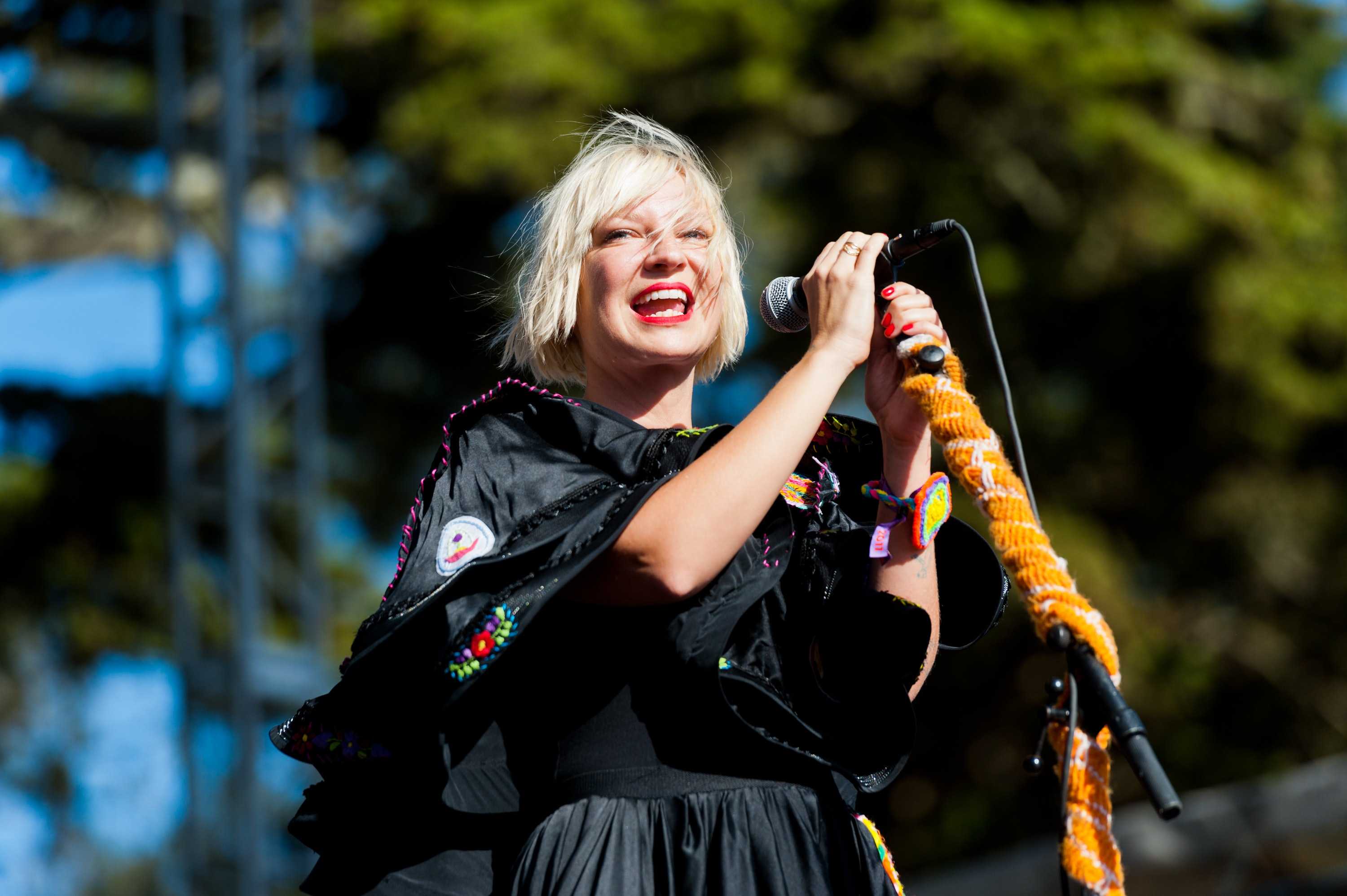 Sia furler - песни, лицо, возраст - биография