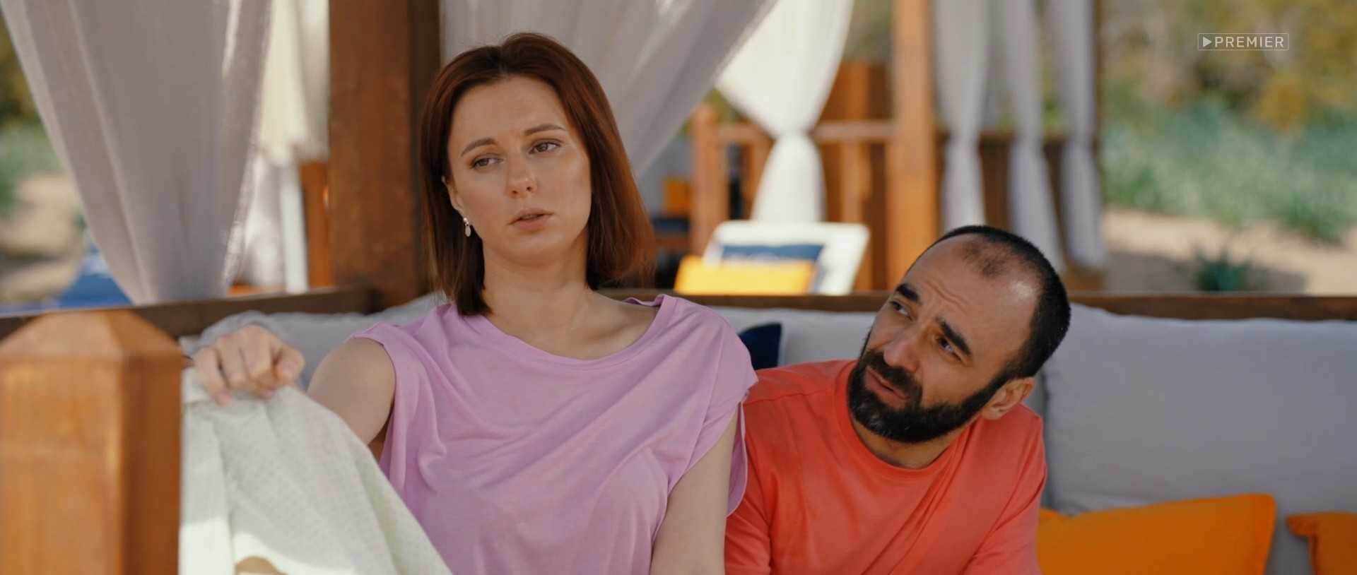 Любовь в жаркие недели 1 сезон (2021) — дата выхода сериала на онлайн-кинотеатре премьер, сюжет, график серий, актеры и роли, кадры