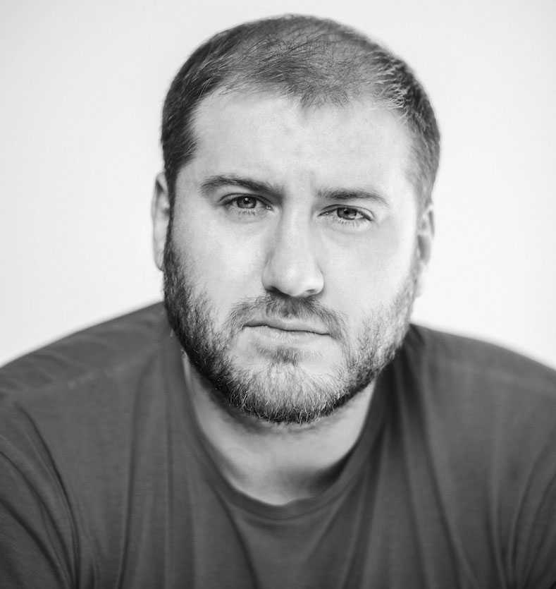 Максим деричев