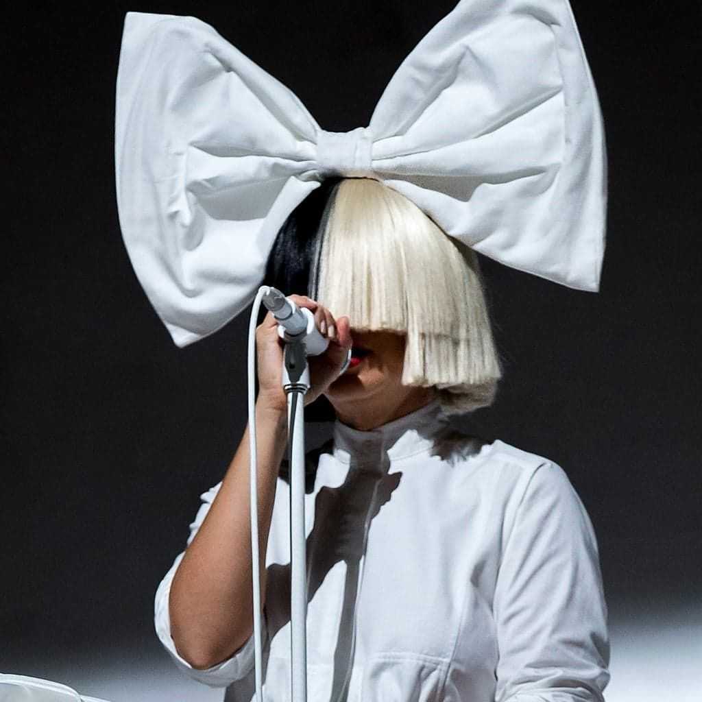 Певица sia (сиа) – биография, фото, личная жизнь, муж и дети, рост и вес, слушать песни онлайн 2021