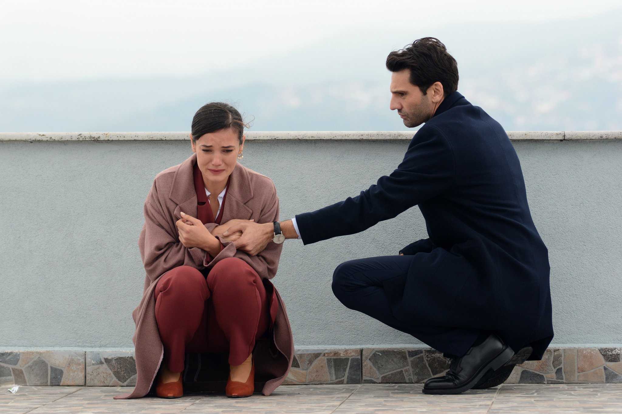 Турецкий сериал «неверный | sadakatsiz» 1, 2 сезон (2020-2022) – дата выхода на канале «kanal d», график серий, сюжет, анонс новой серии, актеры и роли, трейлеры, кадры