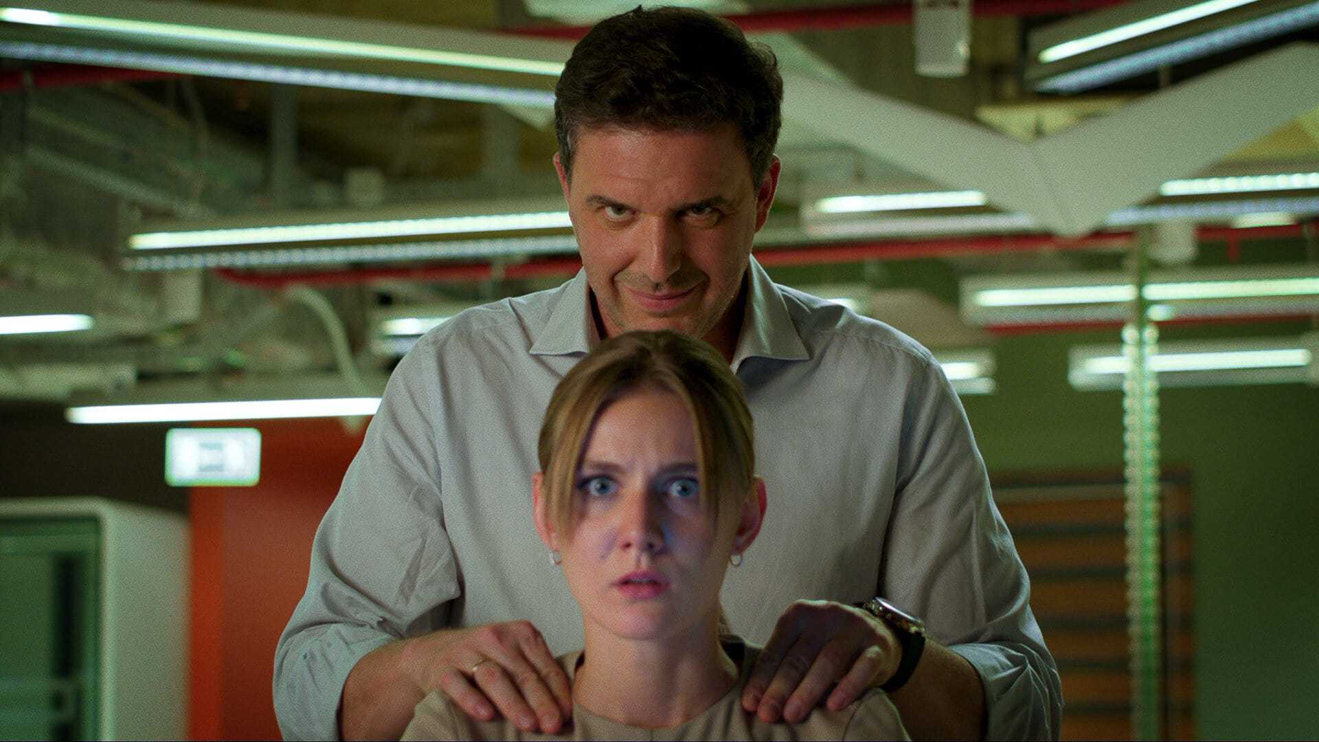 Дата выхода 2 сезона сериала аутсайдер, сюжет и актеры