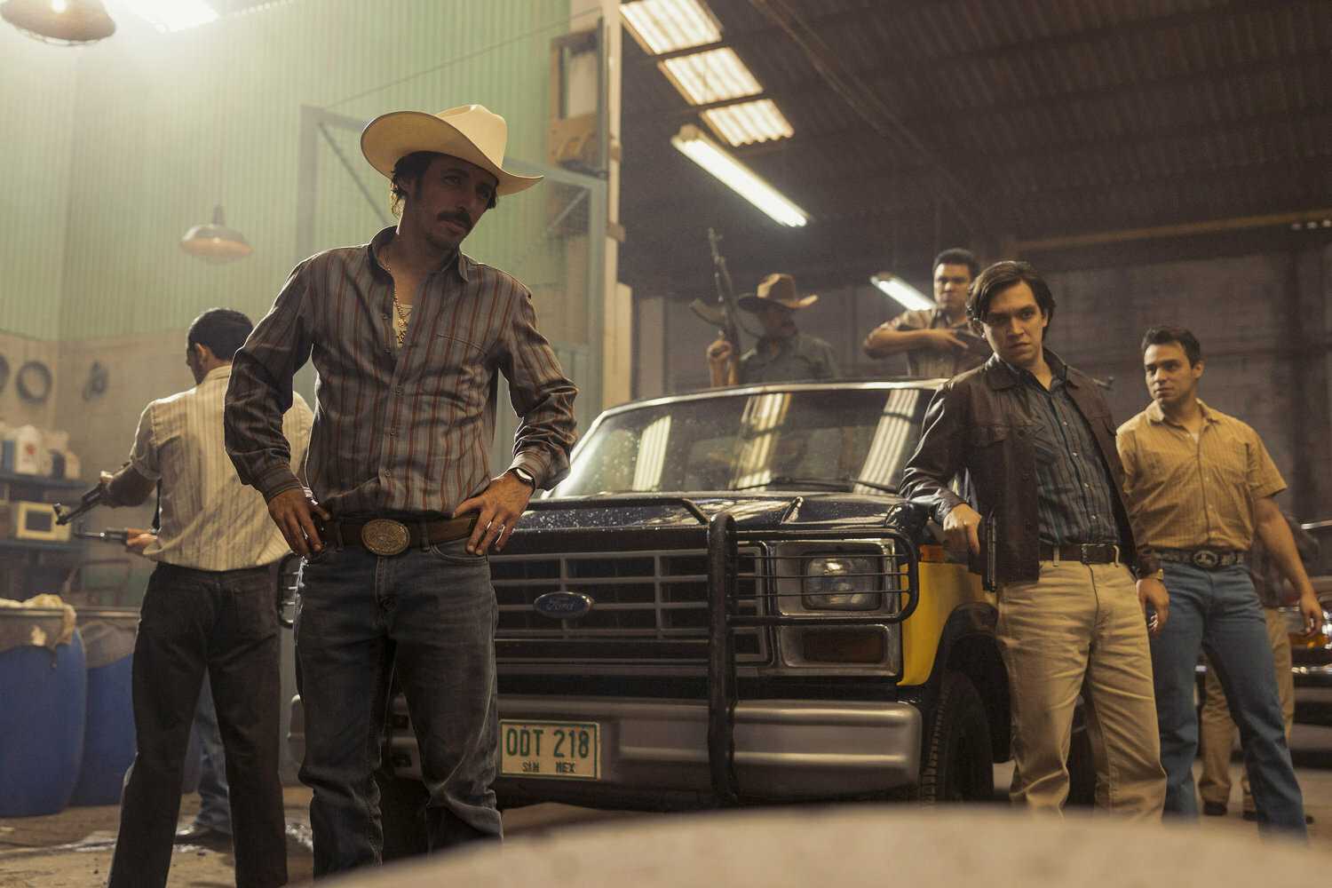 Будет ли продолжаться narcos mexico? есть ли возможность спин-оффа или 4 сезона? - netflix news