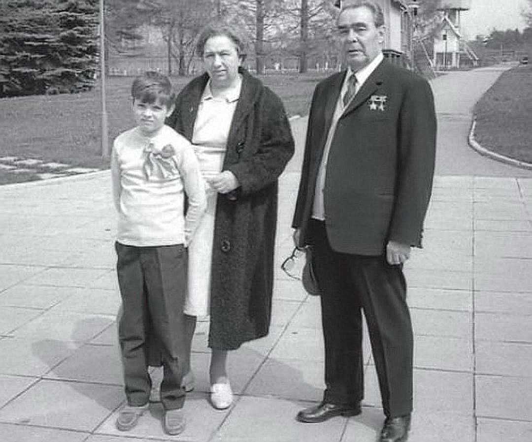 Алекс брежнев: биография и дата рождения, жена, инстаграм и фото